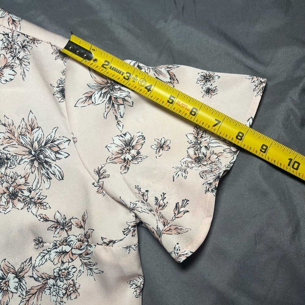 Express Floral Light Pink Button Up Top size Medium women’s - Picture 7 of 9